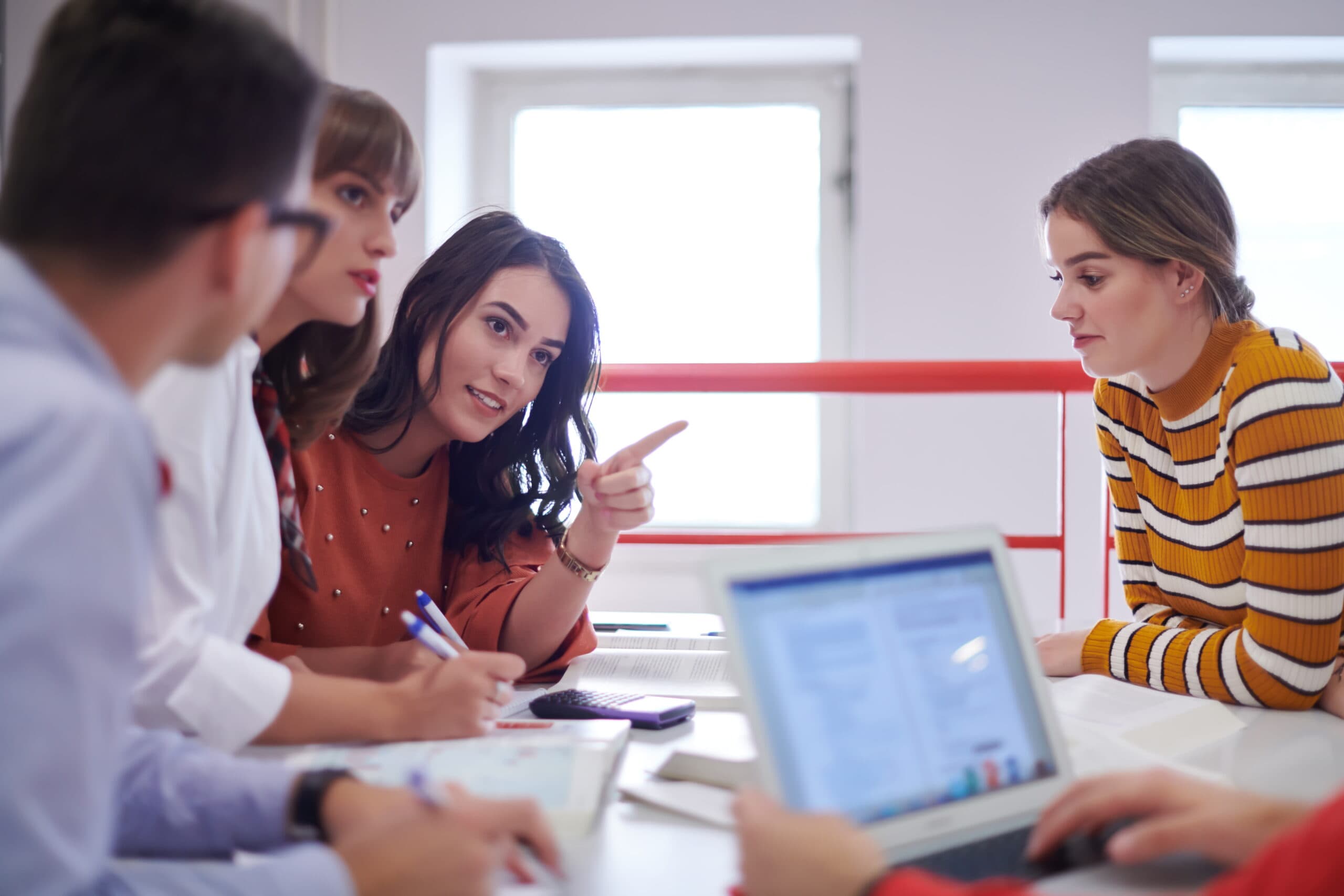 S'entraîner à l'oral avec un partenaire : parler, mais surtout progresser